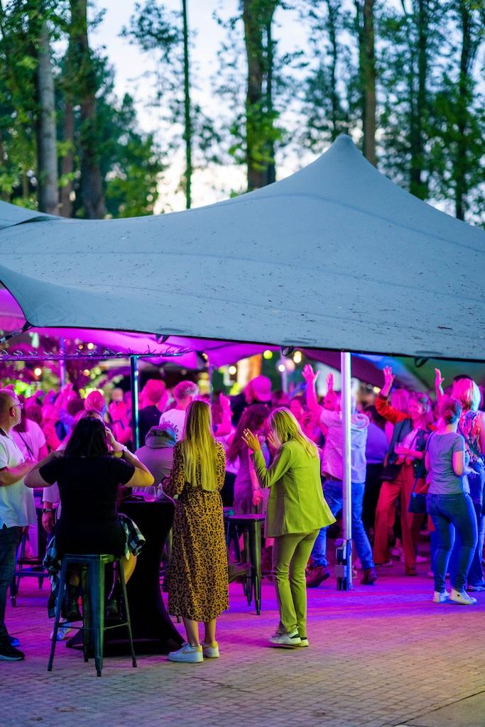 Het bedrijf festival. Voetjes van de vloer.