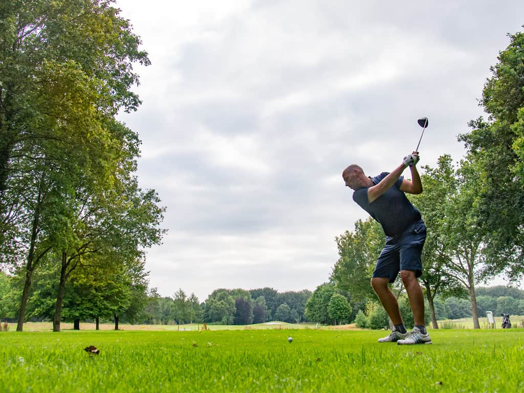 De slag tijdens de golf clinic