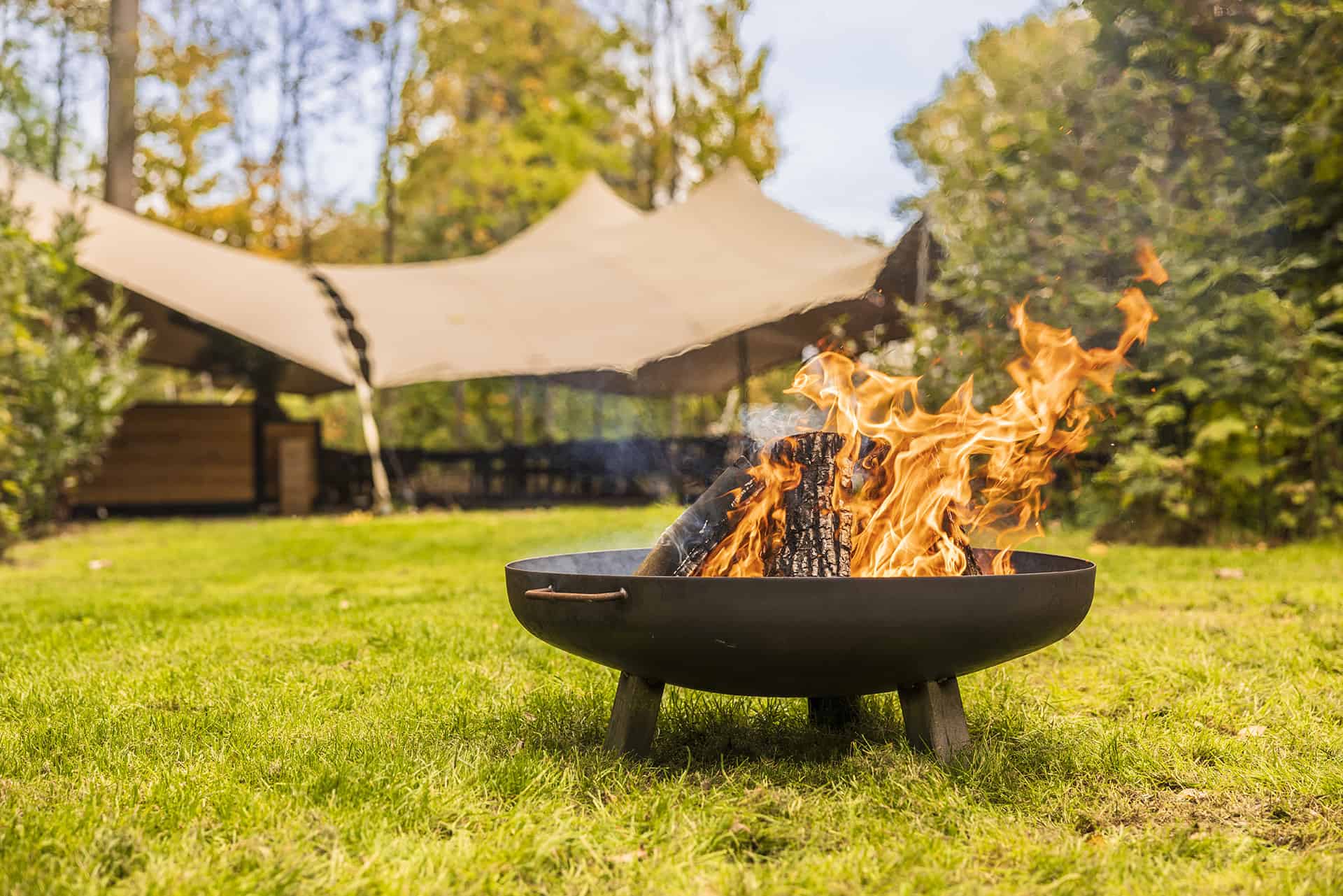 uitvaartlocatie buiten kampvuur bos