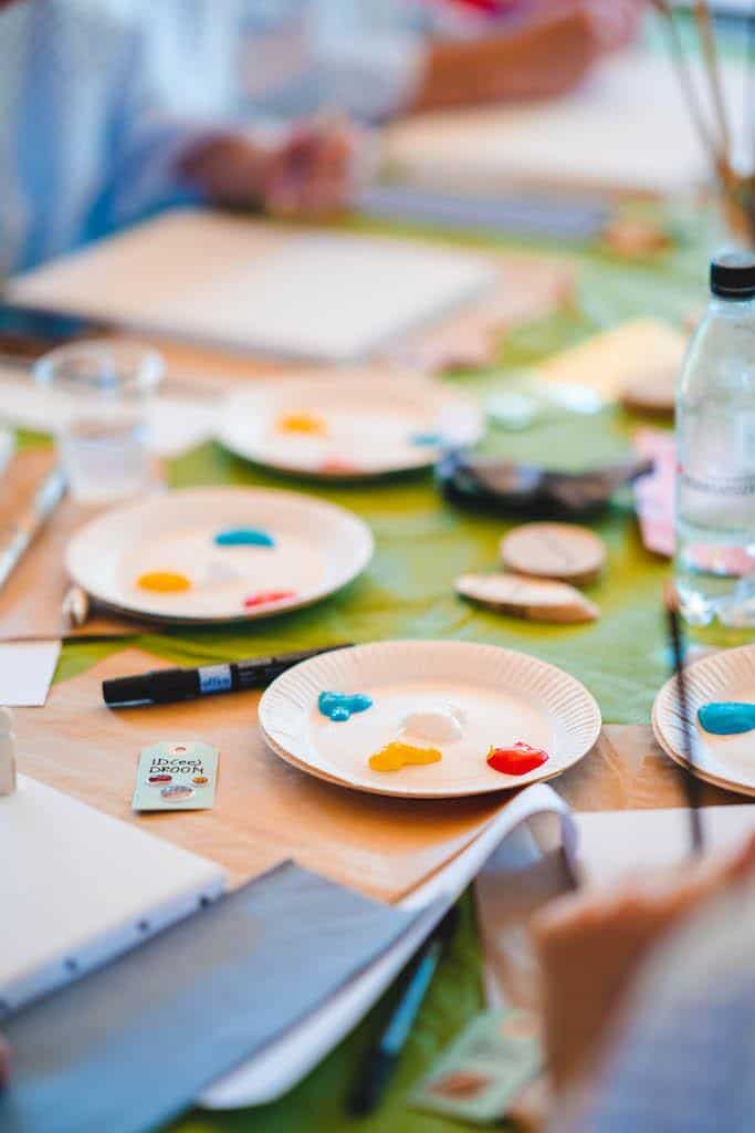 Kleuren mengen tijdens de schilderworkshop