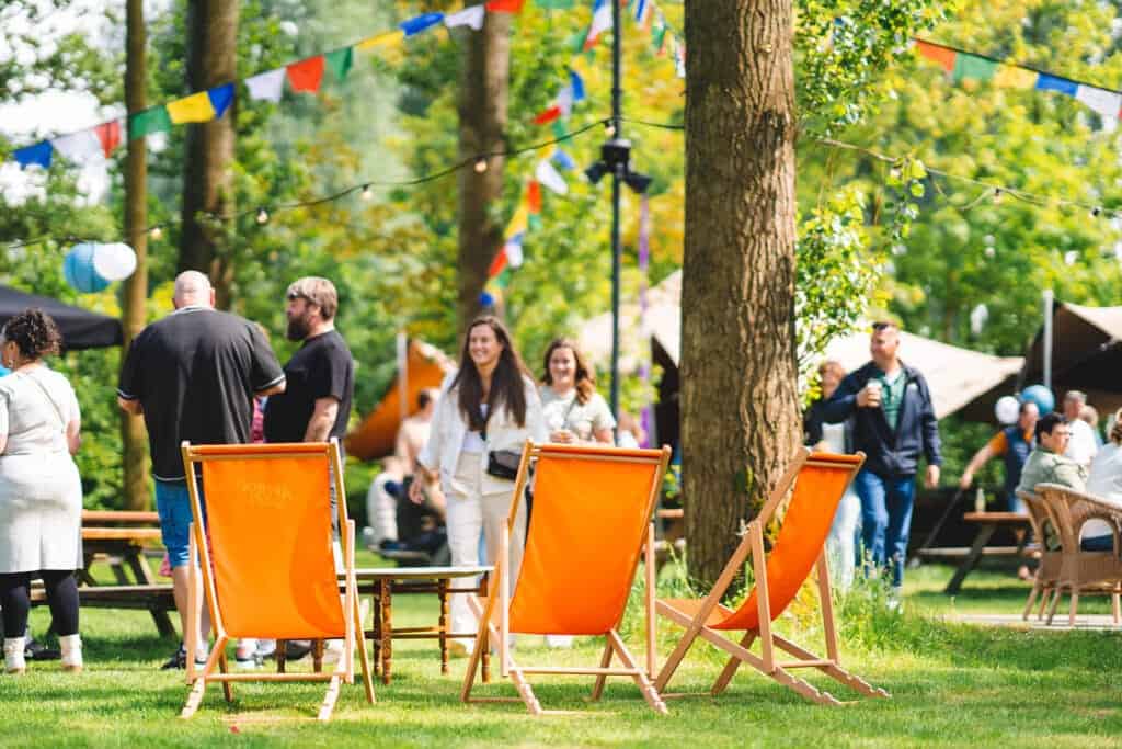 Families genieten van een relaxte sfeer in het bosgebied van Buitenplaats Vlaardingen. Met verschillende activiteiten en workshops bieden we de families een dag om nooit te vergeten. Ook een familiedag voor je bedrijf organiseren?