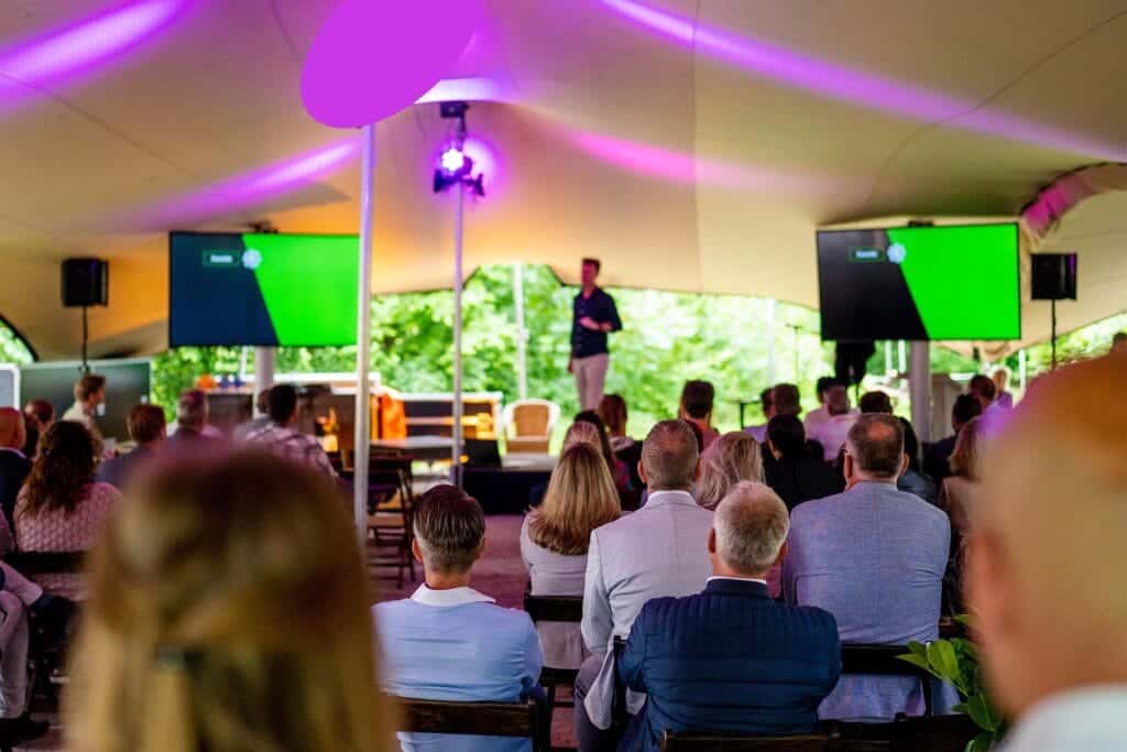 Vergaderen in de buitenlucht? Ontdek onze stretchtent