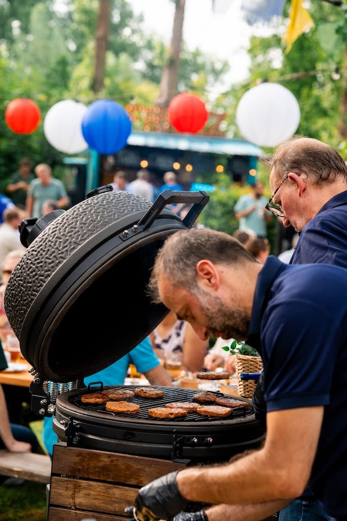 BBQ-Smoker-foodtruck-Egg-Burgers-small BBQ Smoker foodtruck Egg Burgers small