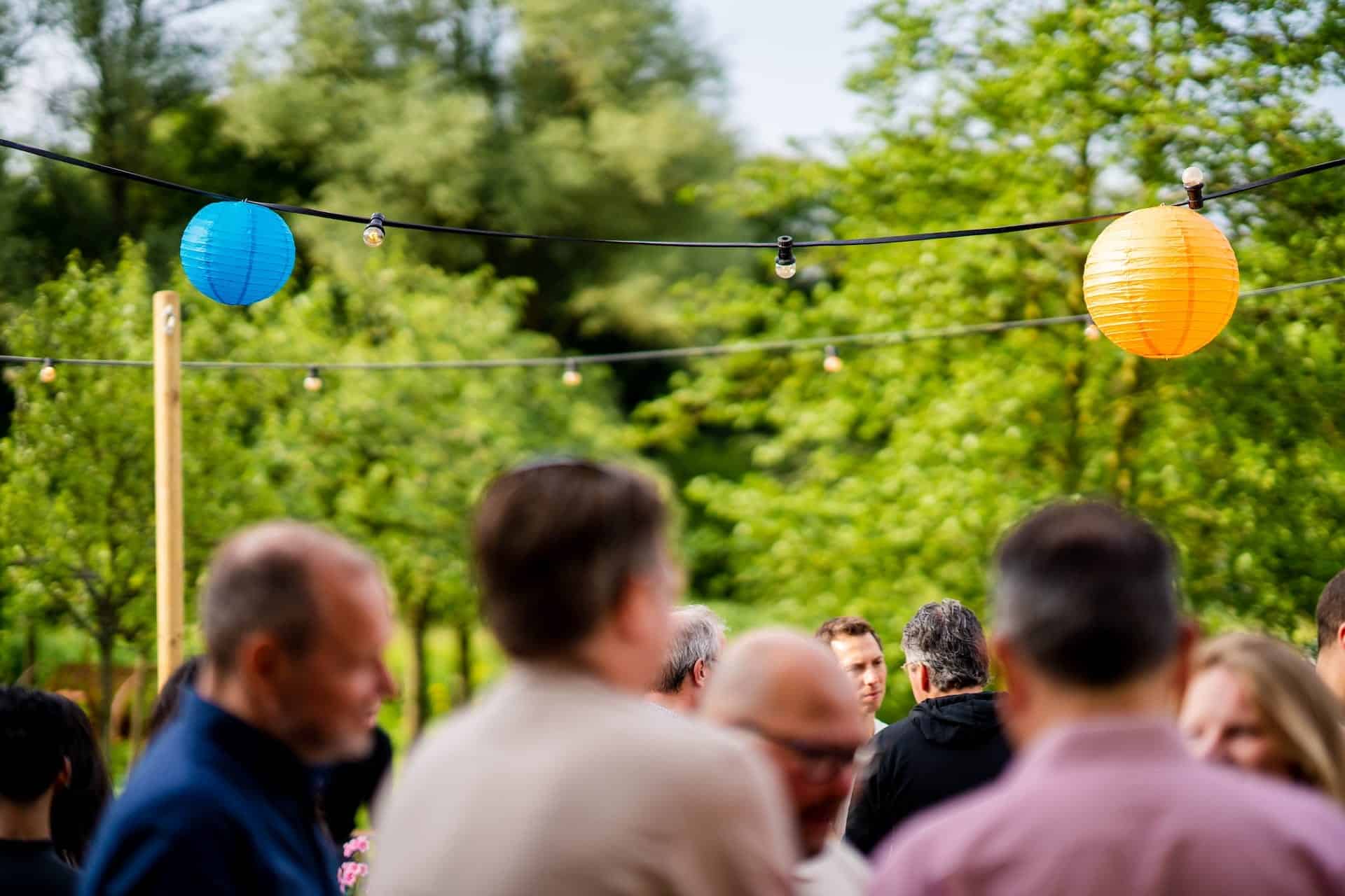 DSC02830 Families genieten van een relaxte sfeer in het bosgebied van Buitenplaats Vlaardingen. Met verschillende activiteiten en workshops bieden we de families een dag om nooit te vergeten. Ook een familiedag voor je bedrijf organiseren?